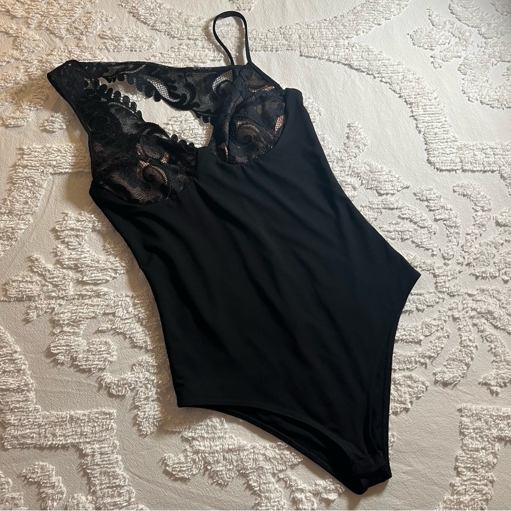 BLACK BODYSUIT WITH ASYMMETRIC LACE DETAILING, SIZE SMALL - Picture 3 of 3